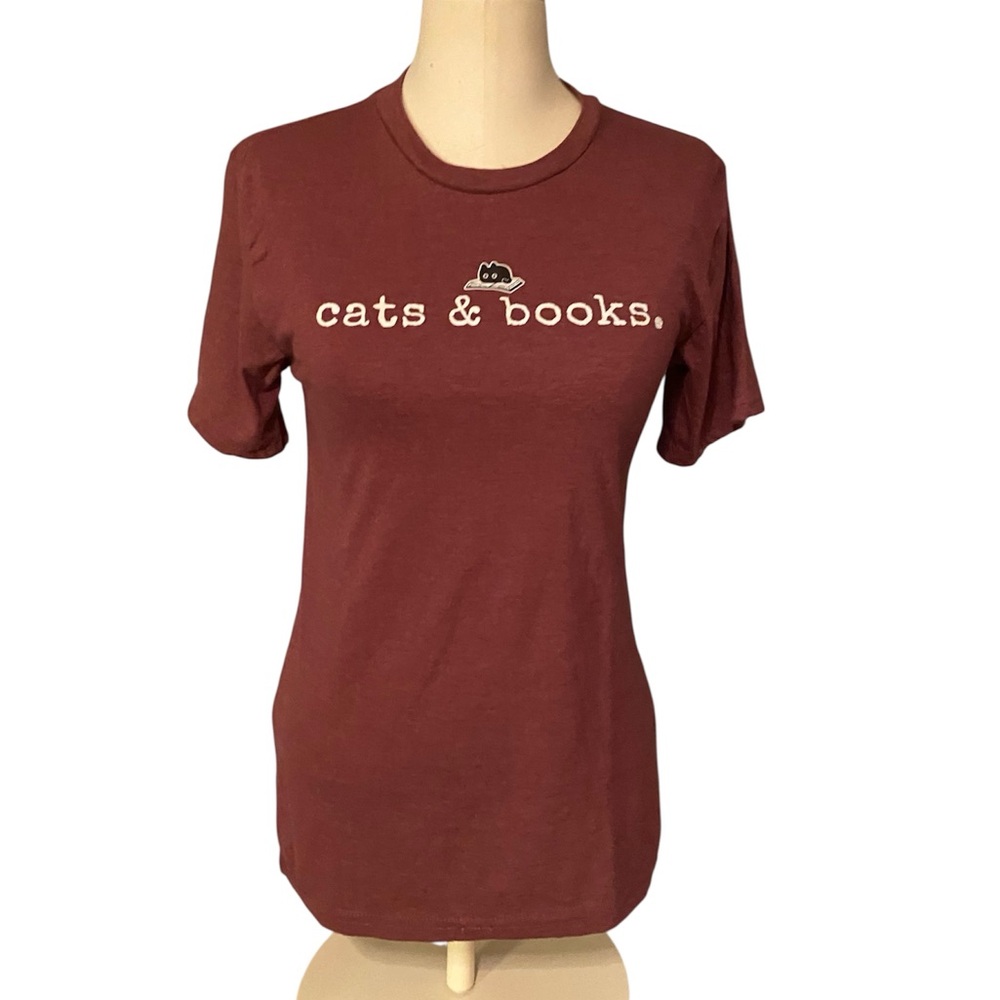 Cats & Books Maroon T-Shirt Cat Lady Book Lover T-shirt size Small NWOT fitted - Picture 3 of 11